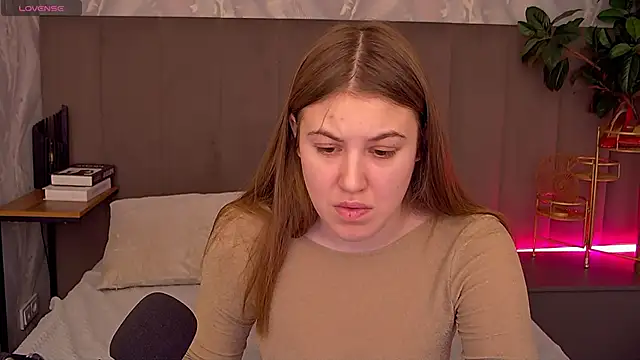 MelanieHenders online show from December 4, 2025, 5:39 am