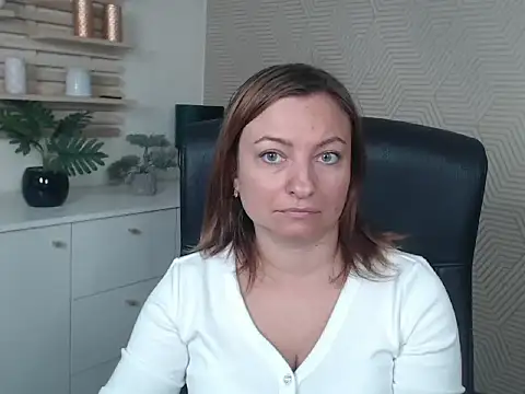 angelaSamt online show from September 22, 2025, 5:42 am