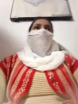 Snapshot of posewith chatting on November 18, 2025, 3:16 pm posewith online show from November 18, 2025, 3:16 pm