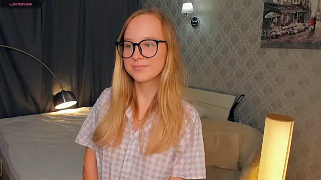 SoonMoor online show from October 17, 2025, 5:26 pm