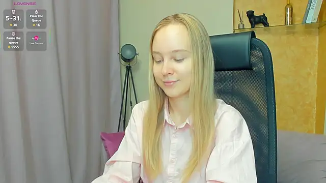 SoonMoor online show from November 25, 2025, 7:03 pm