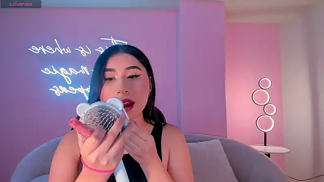 MayaMoretti  online show from December 22, 2025, 5:15 am