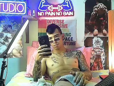 Strongcockfitness online show from September 25, 2025, 4:32 pm