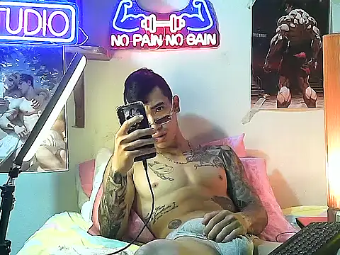 Strongcockfitness online show from September 30, 2025, 6:13 pm