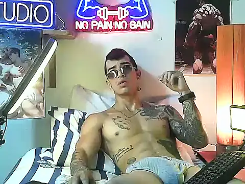 Strongcockfitness online show from October 10, 2025, 4:17 pm