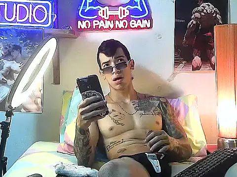 Strongcockfitness online show from October 20, 2025, 2:28 pm