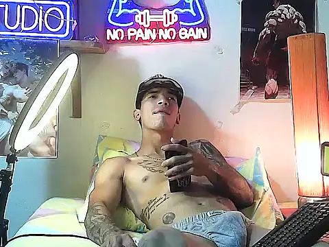 Strongcockfitness online show from October 21, 2025, 2:45 am