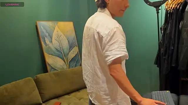 enzo steel online show from October 19, 2025, 6:52 pm