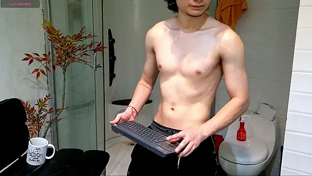 Snapshot of enzo_steel chatting on March 18, 2026, 11:13 am enzo steel online show from March 18, 2026, 11:13 am