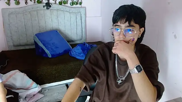 Snapshot of Britney_thx chatting on December 20, 2025, 4:08 am Britney thx online show from December 20, 2025, 4:08 am