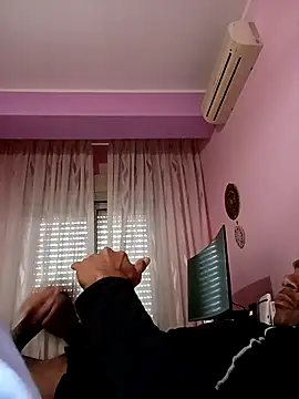 estrogeni online show from November 24, 2025, 7:30 am