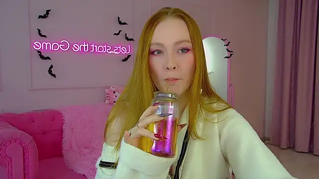 Snapshot of AgataFoxley chatting on October 20, 2025, 7:20 am AgataFoxley online show from October 20, 2025, 7:20 am
