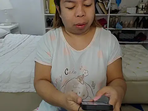 queengreatdivats01 online show from April 16, 2026, 2:56 am