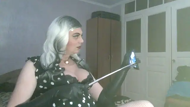 Snapshot of NiraFrost chatting on February 11, 2026, 6:13 pm NiraFrost online show from February 11, 2026, 6:13 pm