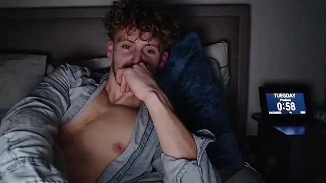 DominantAlex18 online show from December 16, 2025, 12:59 am