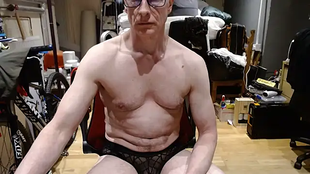 Snapshot of Hung2Mike chatting on March 15, 2026, 9:32 pm Hung2Mike online show from March 15, 2026, 9:32 pm