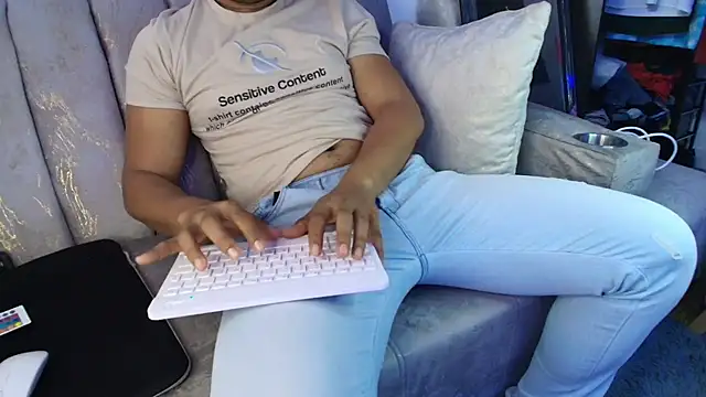 Snapshot of Misterjhons2 chatting on September 12, 2025, 3:45 pm Misterjhons2 online show from September 12, 2025, 3:45 pm