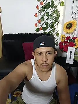 Snapshot of Misterjhons2 chatting on October 17, 2025, 12:36 am Misterjhons2 online show from October 17, 2025, 12:36 am