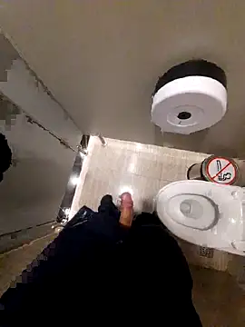 Snapshot of winter0cold_ chatting on October 13, 2025, 9:31 am winter0cold  online show from October 13, 2025, 9:31 am