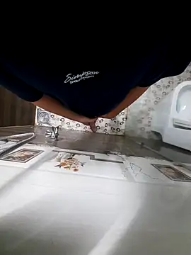 Snapshot of winter0cold_ chatting on October 17, 2025, 4:37 am winter0cold  online show from October 17, 2025, 4:37 am