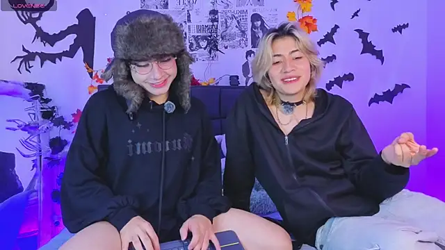 Snapshot of Vamps_Lovers chatting on November 3, 2025, 1:23 pm Vamps Lovers online show from November 3, 2025, 1:23 pm