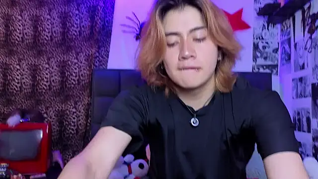 Snapshot of Vamps_Lovers chatting on December 3, 2025, 8:07 pm Vamps Lovers online show from December 3, 2025, 8:07 pm