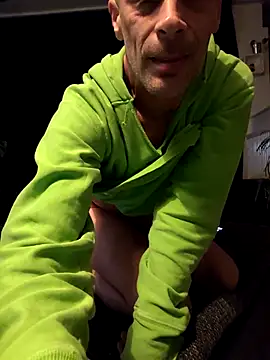 Snapshot of nolliebollieeeeeee chatting on October 16, 2025, 8:10 pm nolliebollieeeeeee online show from October 16, 2025, 8:10 pm