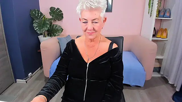 HotandMature online show from November 7, 2025, 8:47 am