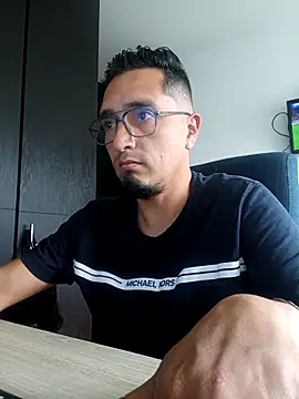 eduardohot15 80 online show from September 17, 2025, 8:54 pm