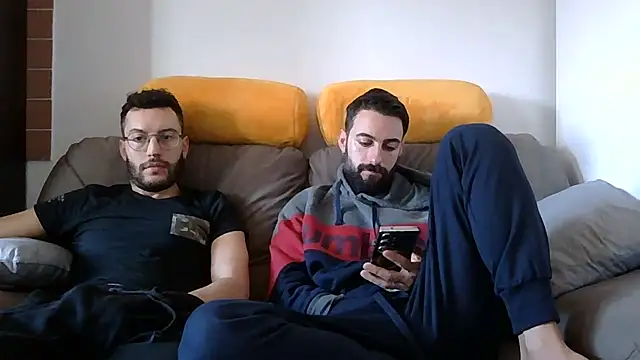 Amicisegreti online show from February 17, 2026, 9:17 am