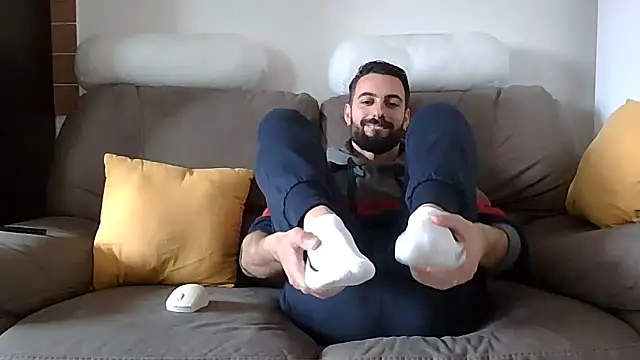 Amicisegreti online show from April 2, 2026, 10:46 am