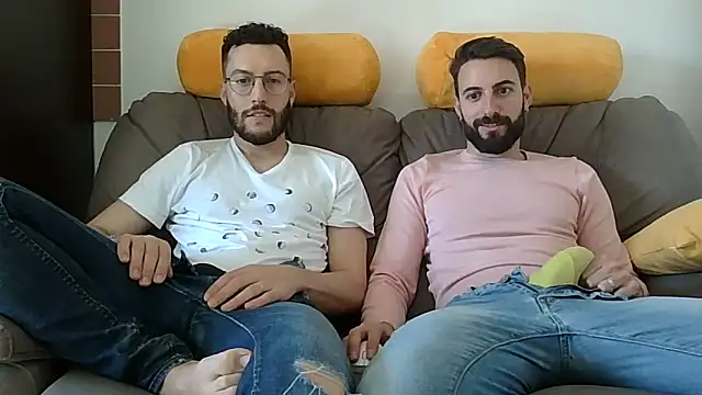 Amicisegreti online show from April 8, 2026, 2:28 pm