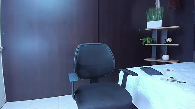 Snapshot of adrian_ray chatting on September 12, 2025, 5:57 pm adrian ray online show from September 12, 2025, 5:57 pm