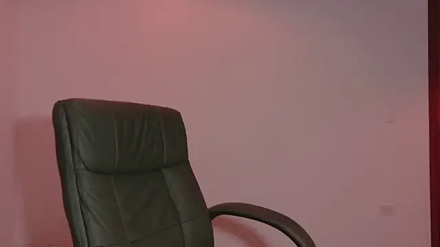 Snapshot of Olivia11_ chatting on November 8, 2025, 12:16 pm Olivia11 online show from November 8, 2025, 12:16 pm