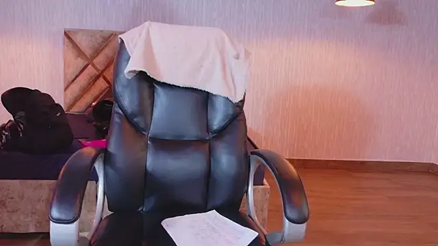 Snapshot of Olivia11_ chatting on November 27, 2025, 11:23 am Olivia11 online show from November 27, 2025, 11:23 am