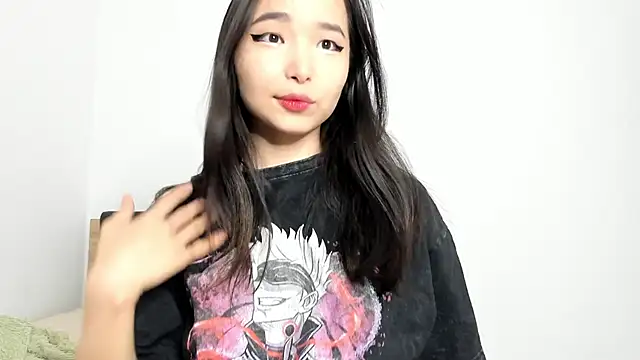 Soyun Mia online show from December 21, 2025, 1:40 pm