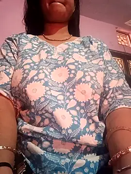 priya-kumari22 online show from December 18, 2025, 12:49 am