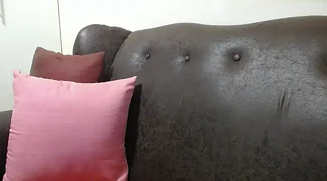 bustylaura4u online show from February 17, 2025, 6:15 pm