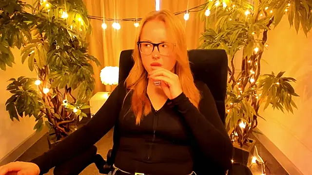 Snapshot of JudithWilson chatting on November 10, 2025, 10:36 am JudithWilson online show from November 10, 2025, 10:36 am