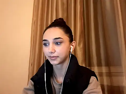 Snapshot of LinaMour chatting on October 3, 2025, 10:07 pm LinaMour online show from October 3, 2025, 10:07 pm