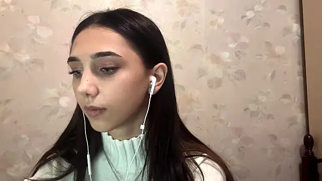 Snapshot of LinaMour chatting on October 10, 2025, 10:09 pm LinaMour online show from October 10, 2025, 10:09 pm