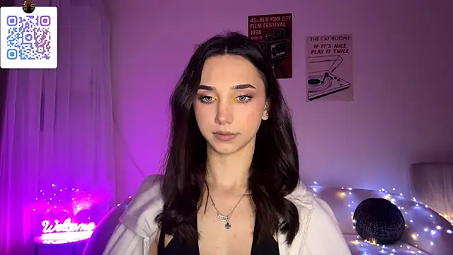 LinaMour online show from April 5, 2026, 10:18 pm