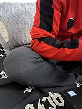 yazinyazin1 online show from November 29, 2025, 11:24 am