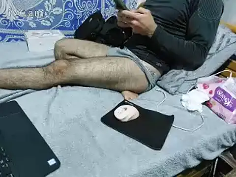 yazinyazin1 online show from February 13, 2026, 7:54 pm