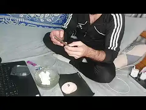 yazinyazin1 online show from March 16, 2026, 10:47 pm