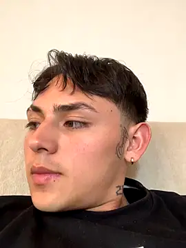 Vittorio 19 online show from September 12, 2025, 7:58 pm