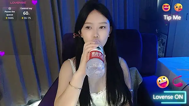 Snapshot of Eoov chatting on October 24, 2025, 1:35 am Eoov online show from October 24, 2025, 1:35 am