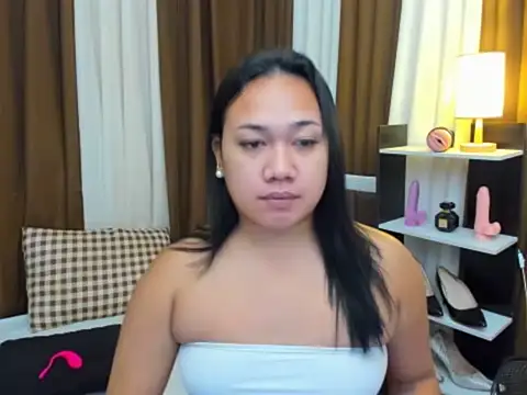 Snapshot of TsUncutKaren chatting on October 25, 2025, 8:25 pm TsUncutKaren online show from October 25, 2025, 8:25 pm