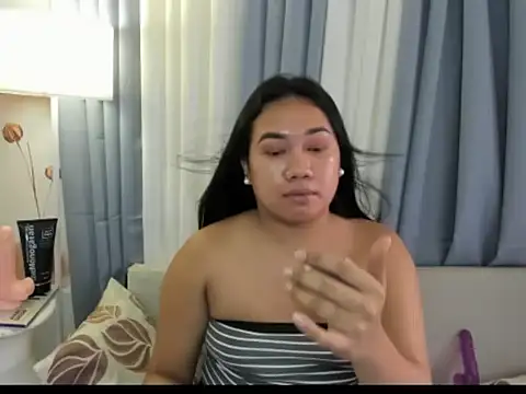 Snapshot of TsUncutKaren chatting on November 18, 2025, 4:50 am TsUncutKaren online show from November 18, 2025, 4:50 am