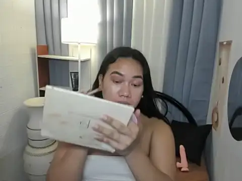 Snapshot of TsUncutKaren chatting on November 25, 2025, 5:29 am TsUncutKaren online show from November 25, 2025, 5:29 am